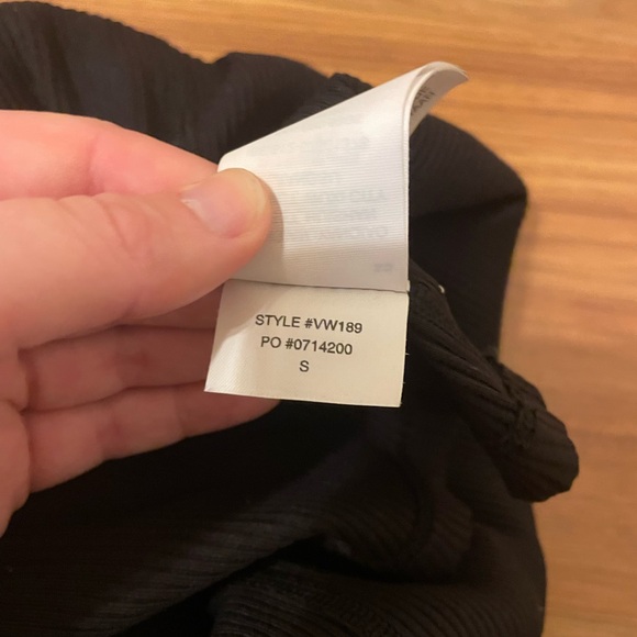 Vuori Black Strappy Back Tank Top - Picture 6 of 6